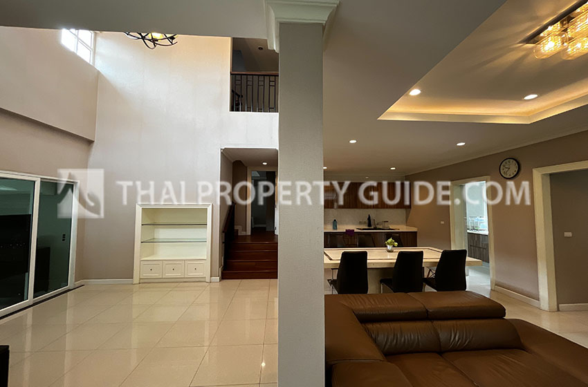 House with Shared Pool in Sukhumvit 